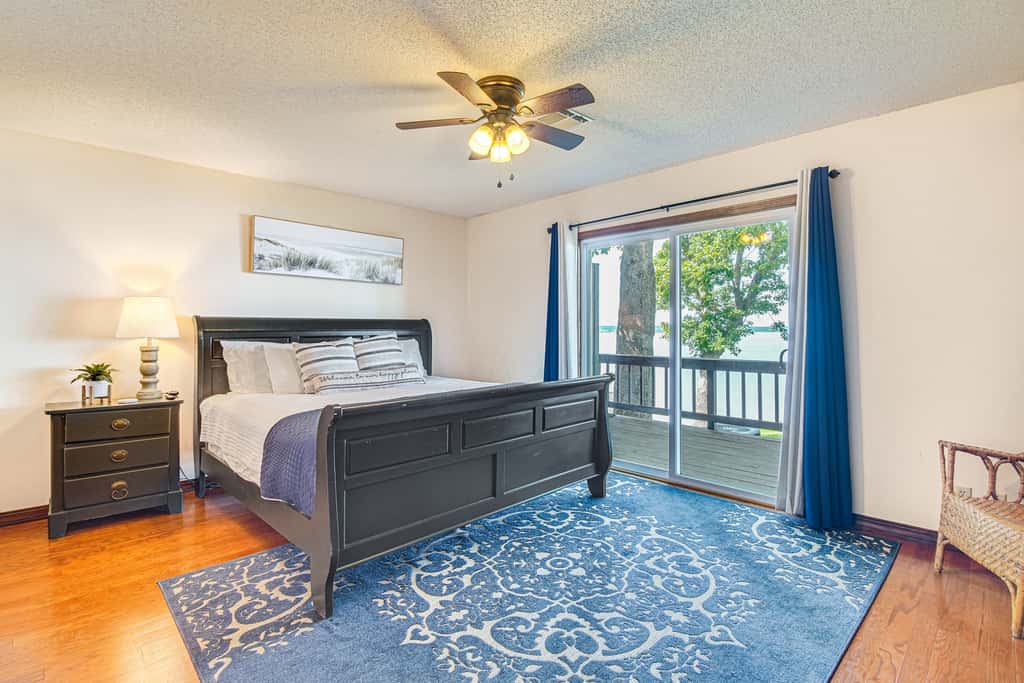 Grand Lake Views + Fire Pit: Monkey Island Home!