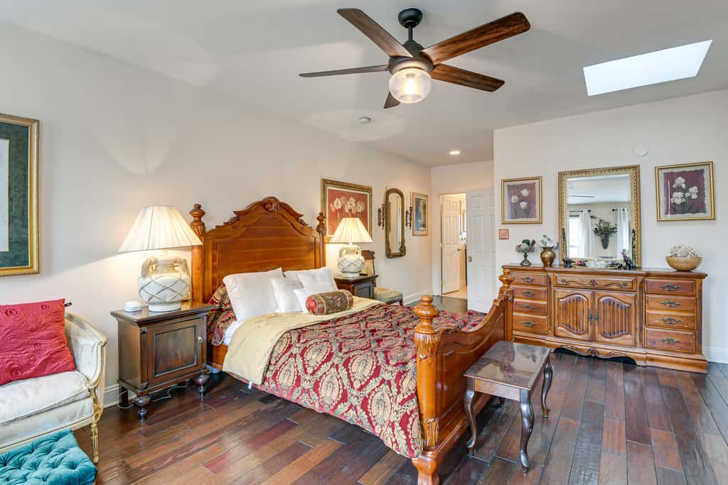 Elegant Upton Rowhouse 2 Mi to Inner Harbor!