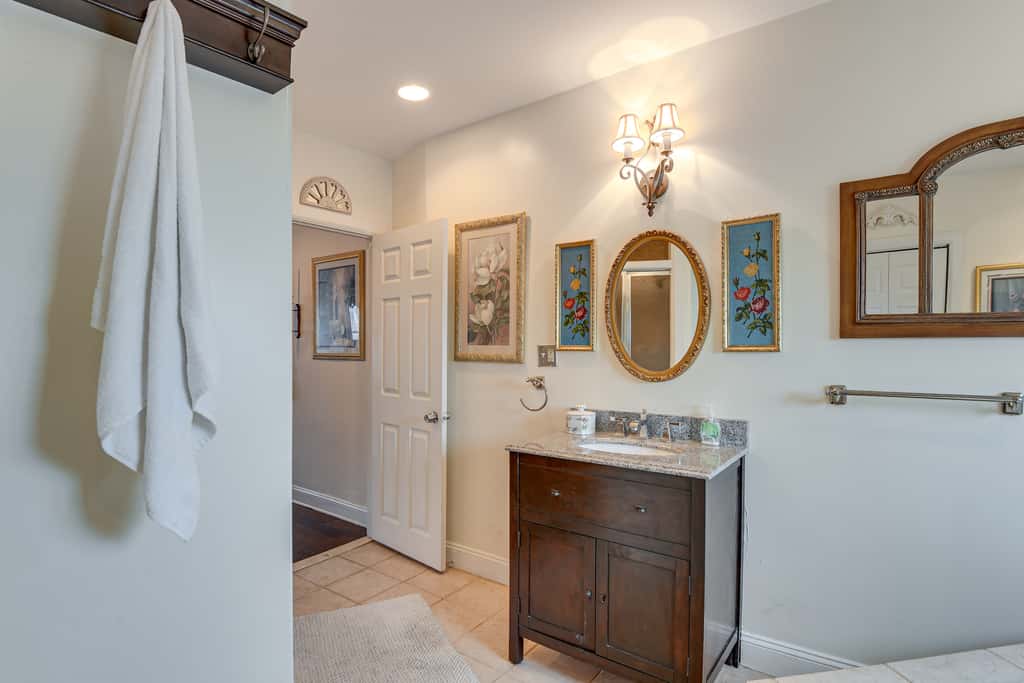 Elegant Upton Rowhouse 2 Mi to Inner Harbor!