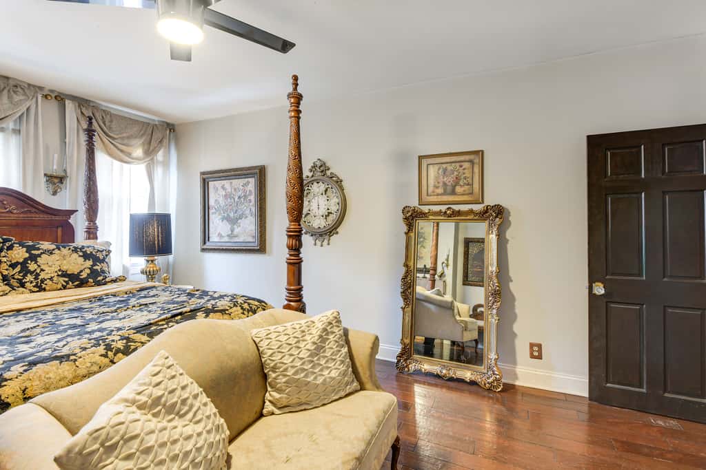 Elegant Upton Rowhouse 2 Mi to Inner Harbor!