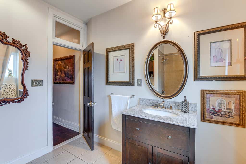 Elegant Upton Rowhouse 2 Mi to Inner Harbor!