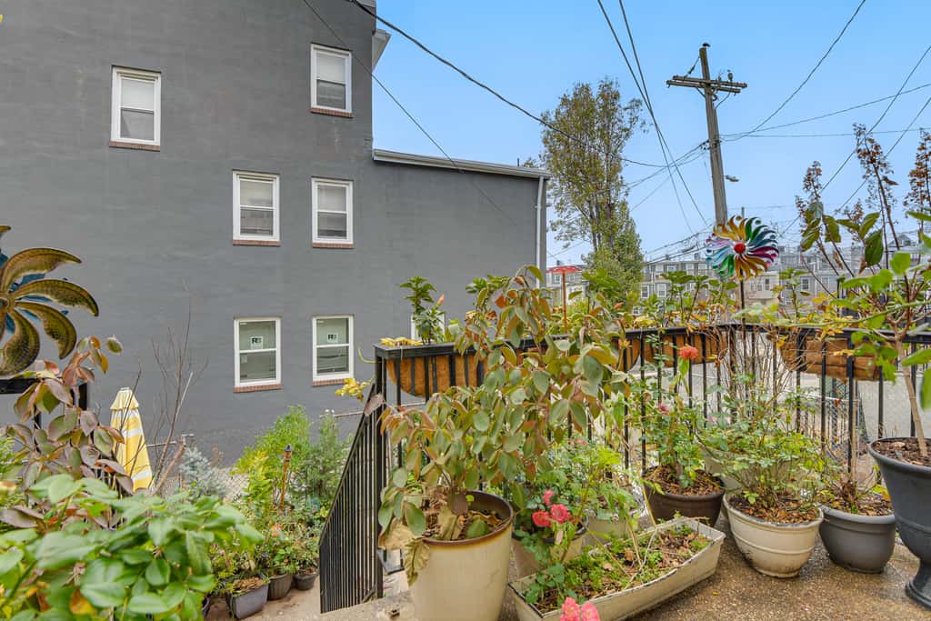 Elegant Upton Rowhouse 2 Mi to Inner Harbor!