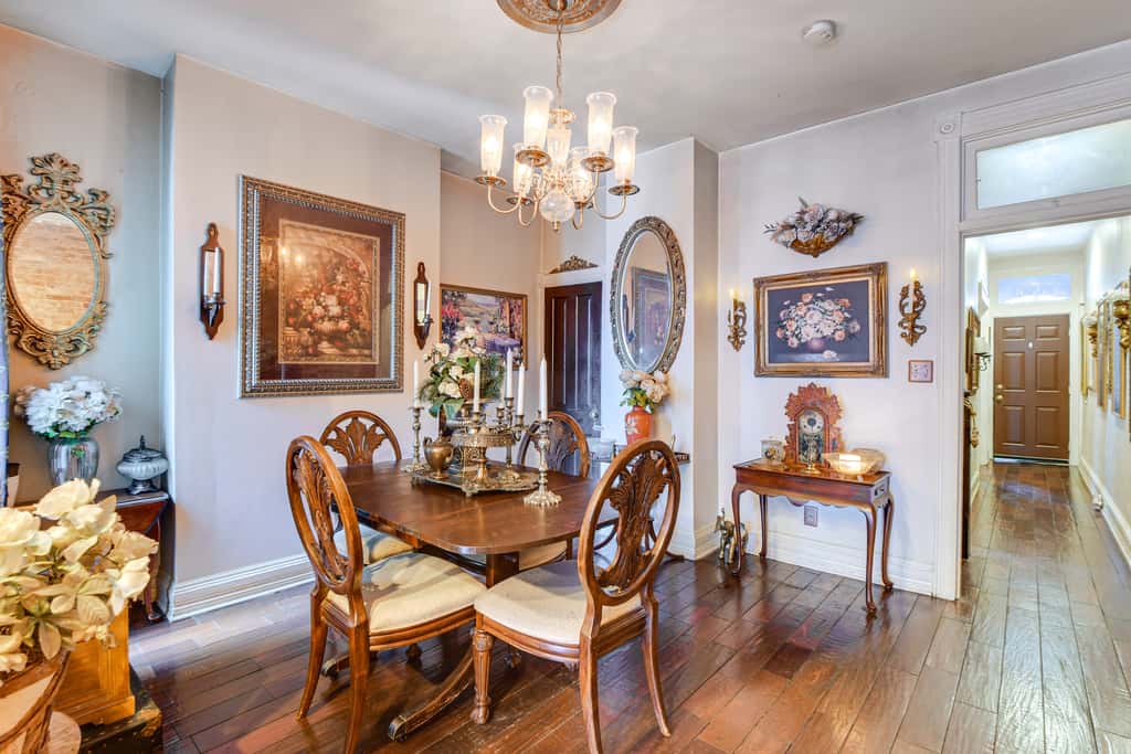Elegant Upton Rowhouse 2 Mi to Inner Harbor!
