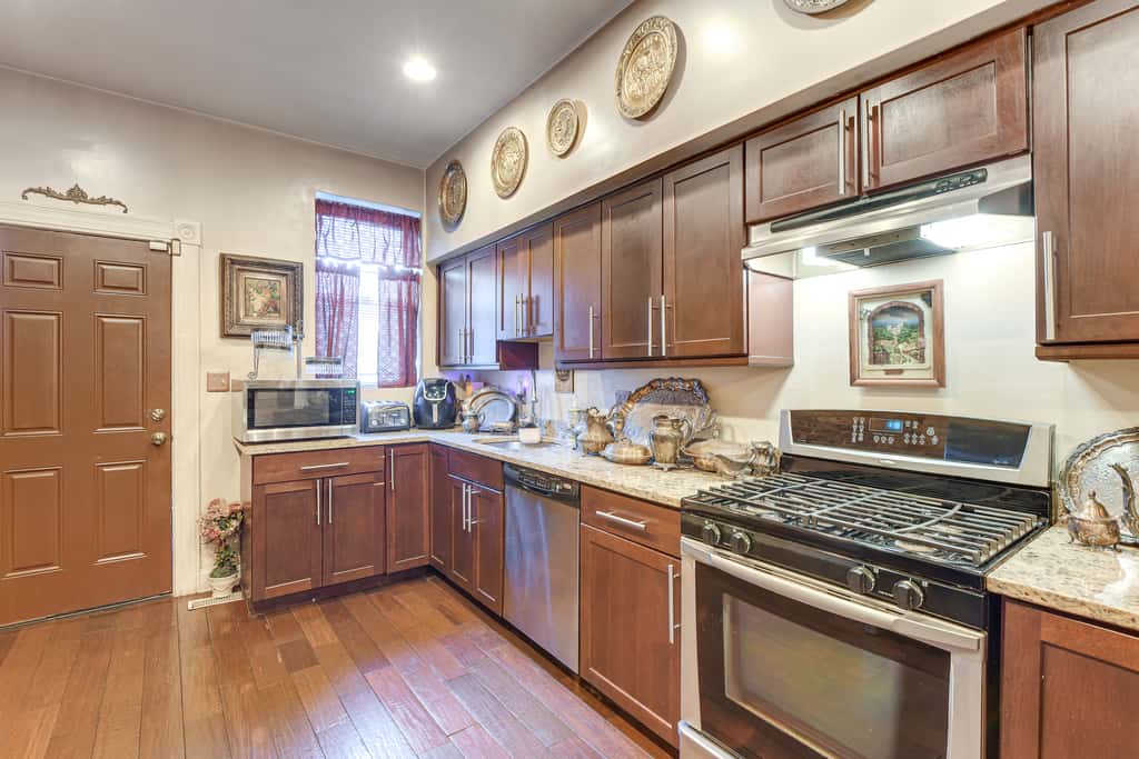 Elegant Upton Rowhouse 2 Mi to Inner Harbor!