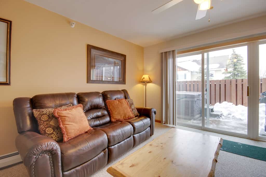 Condo in Cedar Creek w/ Shuttle to Big Sky Resort!
