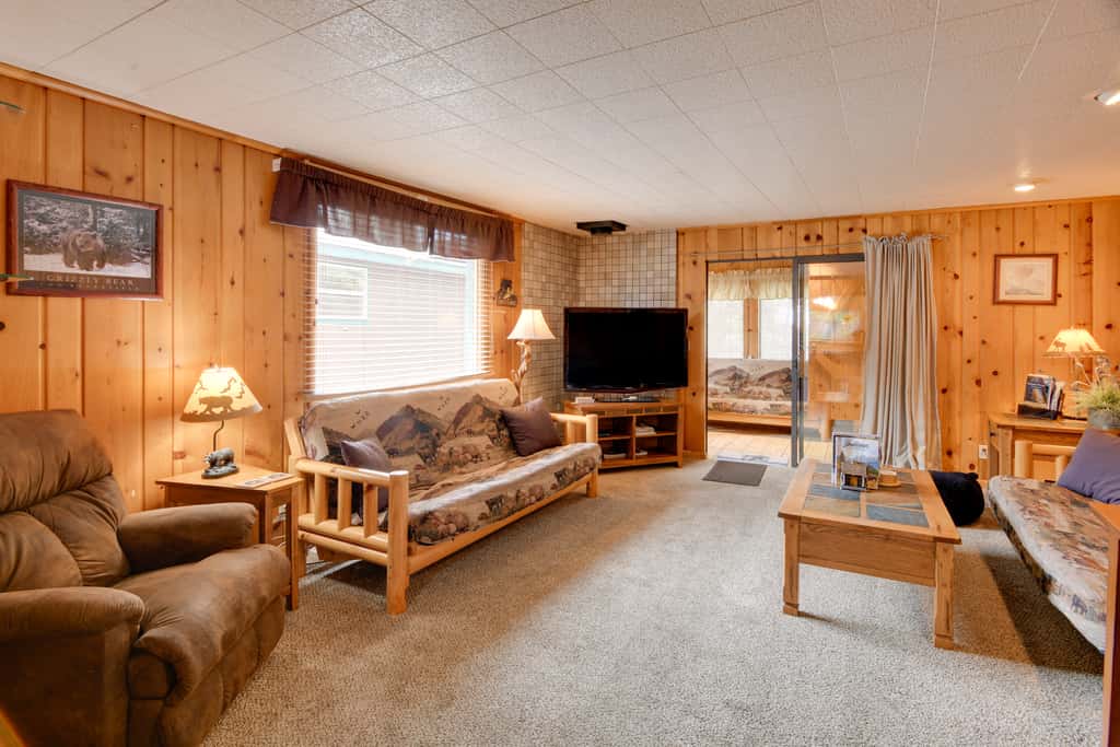 Cabin Less Than 1 Mi to Yellowstone Nat'l Park!