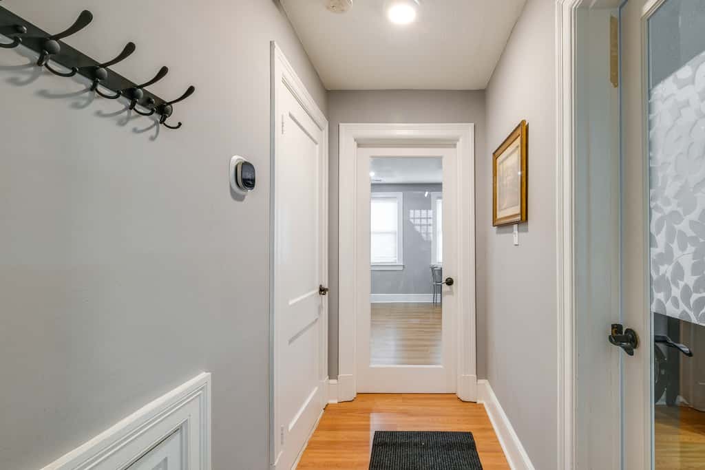 Easy Metro Access: WFH-Friendly Apt 7 Mi to DC!