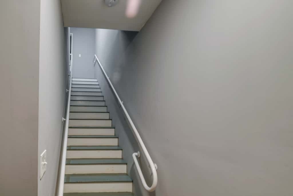 Easy Metro Access: WFH-Friendly Apt 7 Mi to DC!