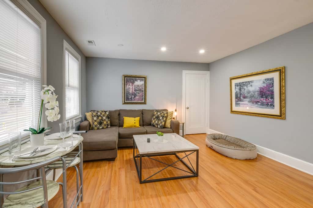 Easy Metro Access: WFH-Friendly Apt 7 Mi to DC!