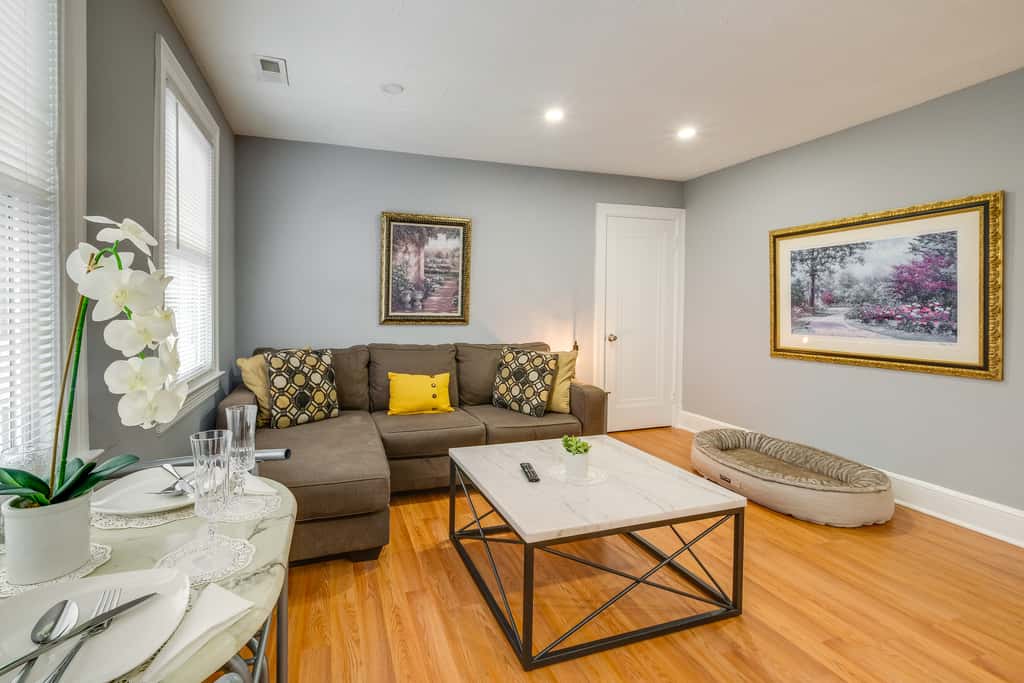 Easy Metro Access: WFH-Friendly Apt 7 Mi to DC!