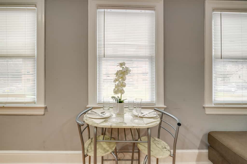 Easy Metro Access: WFH-Friendly Apt 7 Mi to DC!