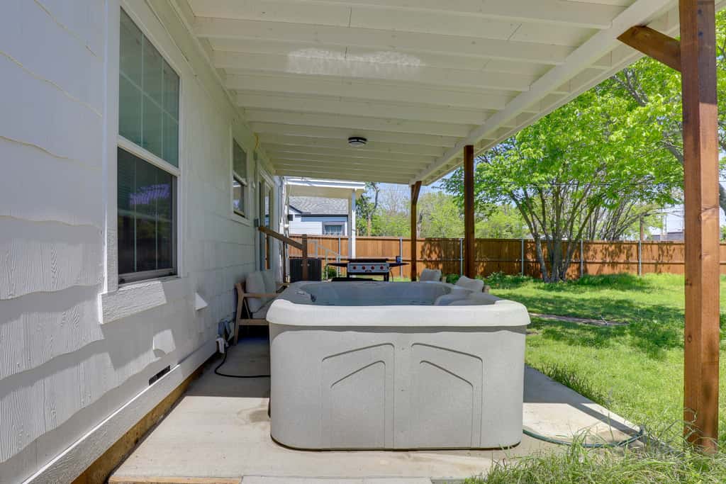 Walk to Cowboys Games: Arlington Home w/ Hot Tub!