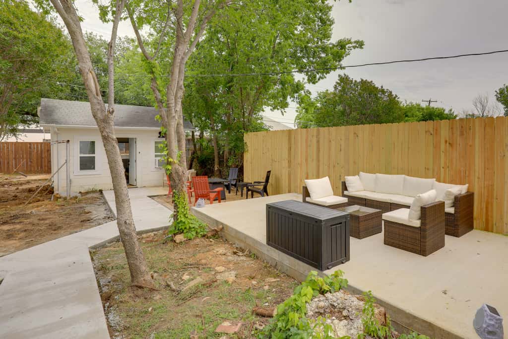 Walk to Cowboys Games: Arlington Home w/ Hot Tub!