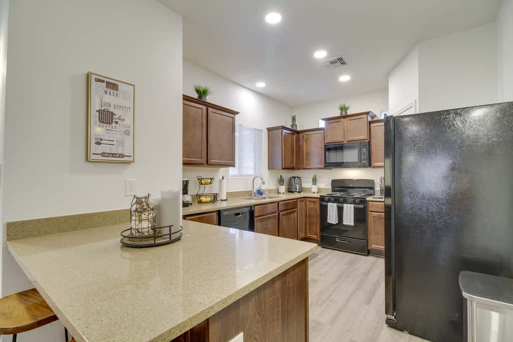 3 Mi to Downtown: WFH-Friendly ABQ Townhome!