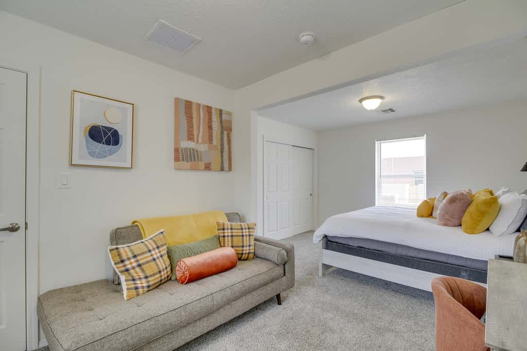 3 Mi to Downtown: WFH-Friendly ABQ Townhome!