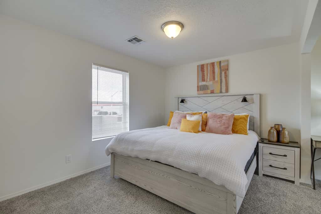 3 Mi to Downtown: WFH-Friendly ABQ Townhome!