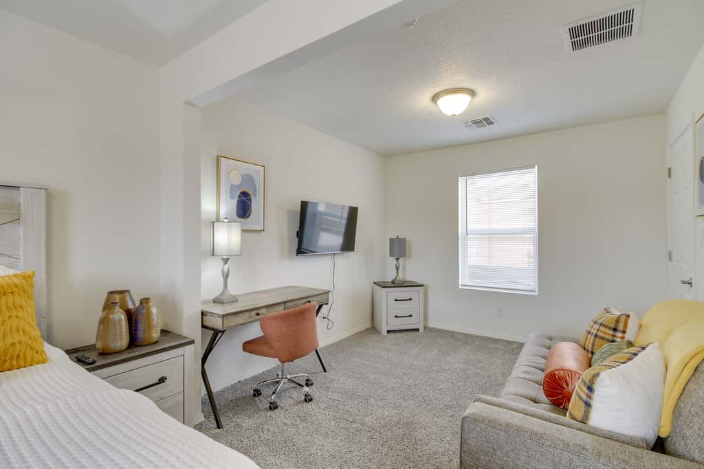 3 Mi to Downtown: WFH-Friendly ABQ Townhome!