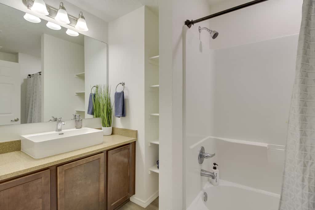 3 Mi to Downtown: WFH-Friendly ABQ Townhome!