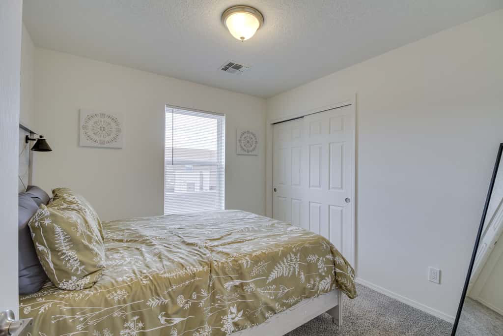 3 Mi to Downtown: WFH-Friendly ABQ Townhome!
