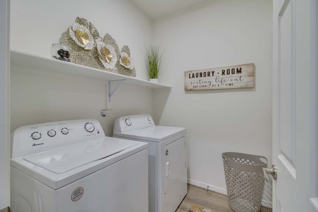 3 Mi to Downtown: WFH-Friendly ABQ Townhome!