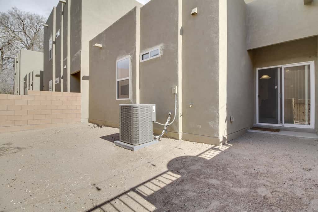 3 Mi to Downtown: WFH-Friendly ABQ Townhome!