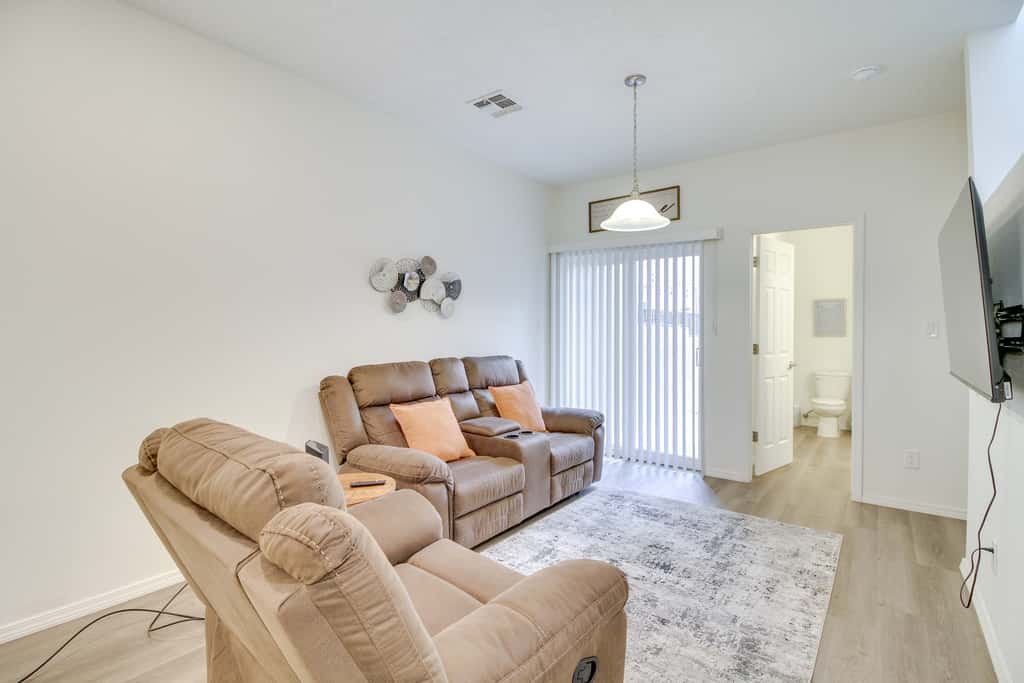 3 Mi to Downtown: WFH-Friendly ABQ Townhome!