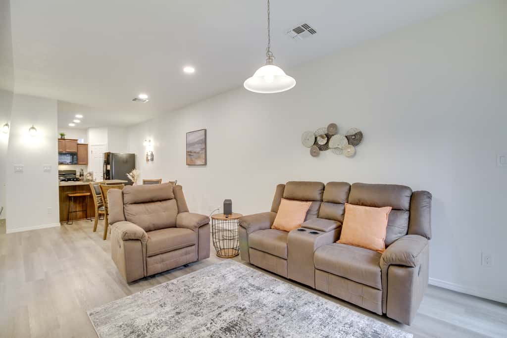 3 Mi to Downtown: WFH-Friendly ABQ Townhome!