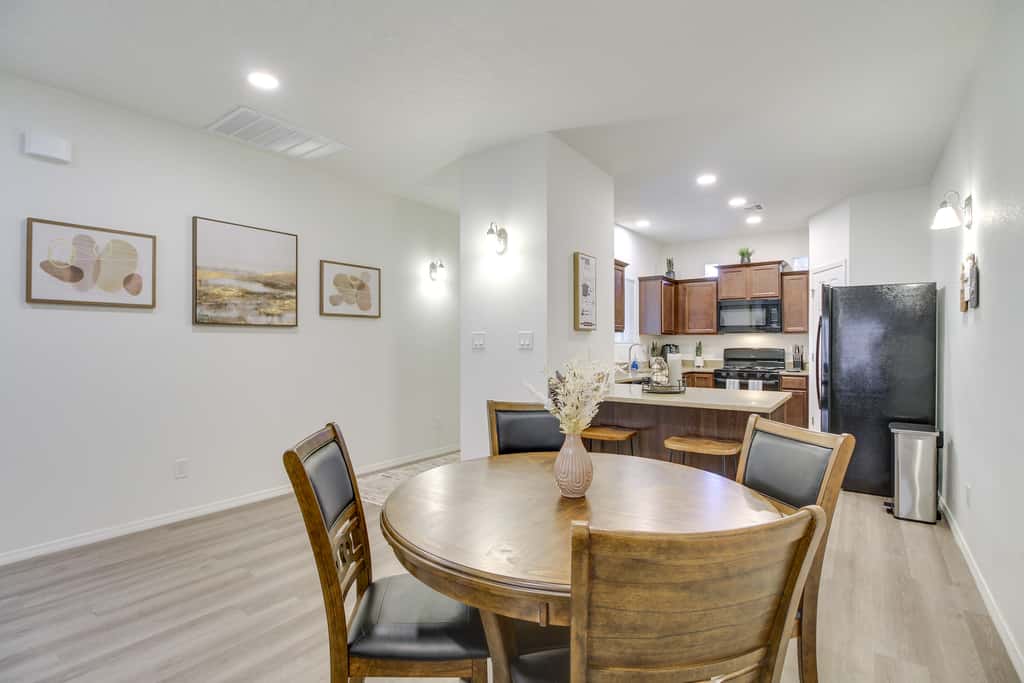 3 Mi to Downtown: WFH-Friendly ABQ Townhome!