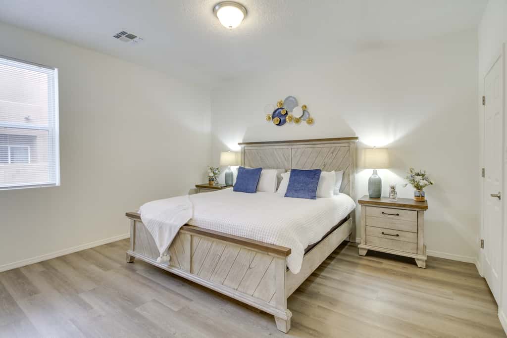 3 Mi to Downtown: WFH-Friendly ABQ Townhome!