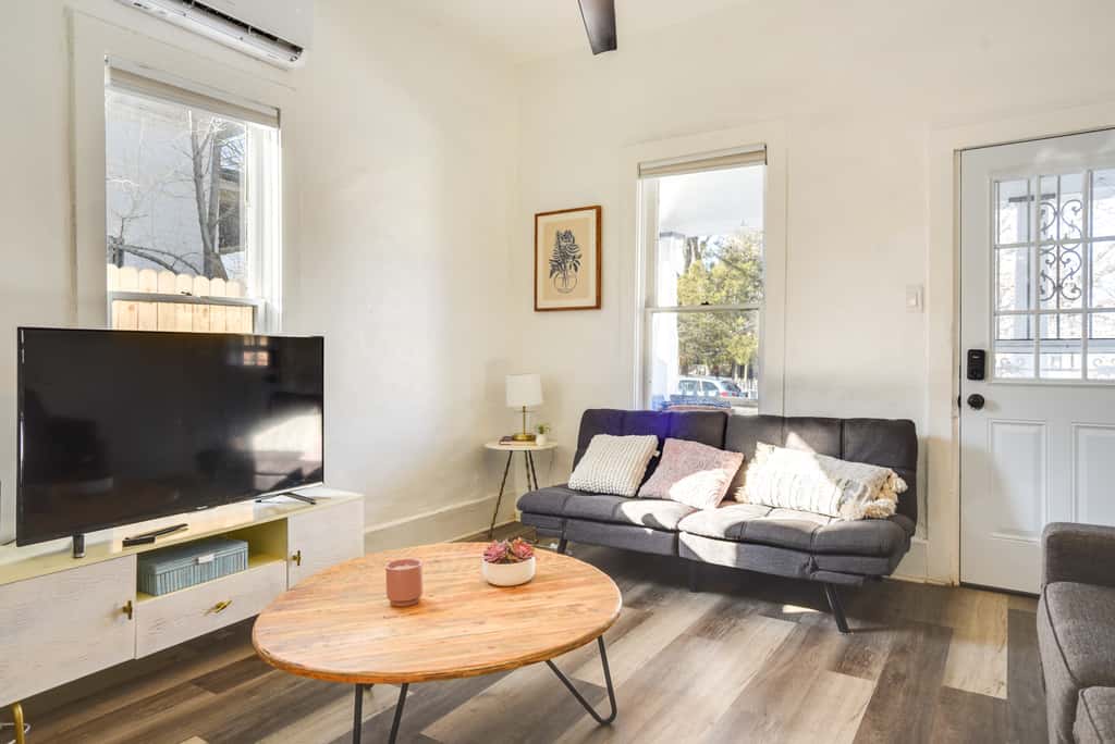 Near UNM & ABQ BioPark: East Dtwn Studio