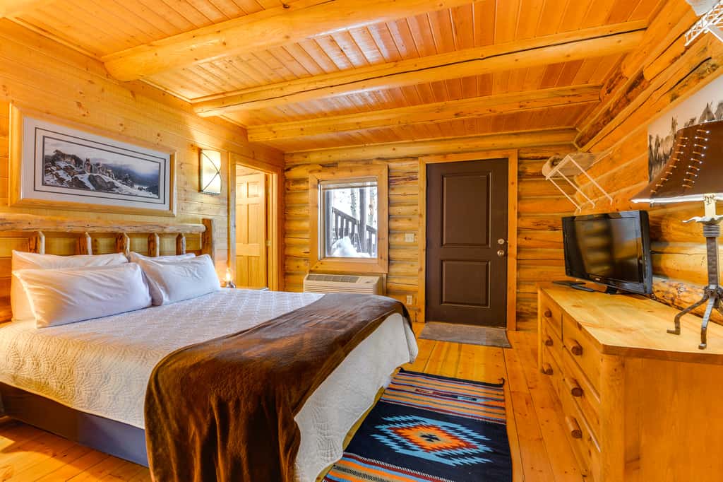 Jackson Condo w/ Fireplace < Half Mi to Snow King!
