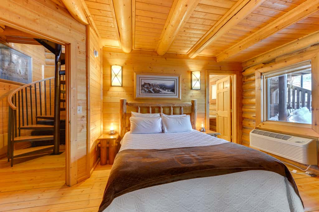 Jackson Condo w/ Fireplace < Half Mi to Snow King!