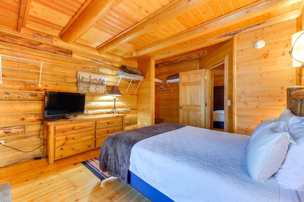 Jackson Condo w/ Fireplace < Half Mi to Snow King!