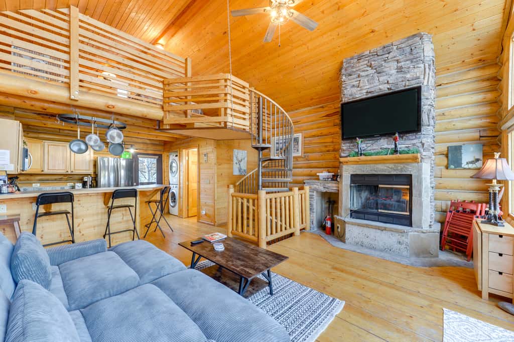 Jackson Condo w/ Fireplace < Half Mi to Snow King!