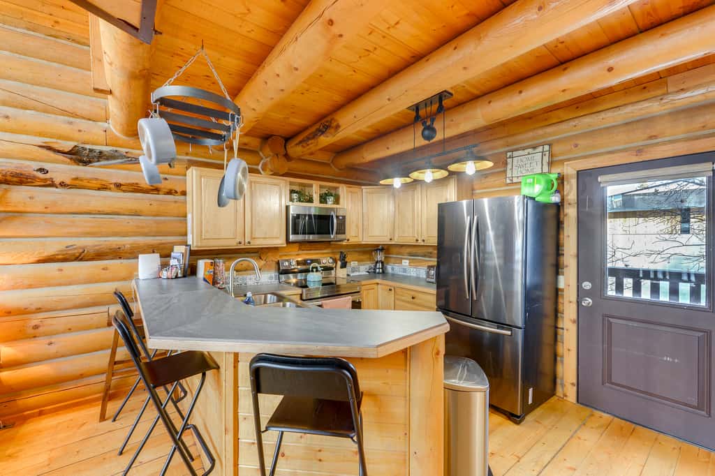 Jackson Condo w/ Fireplace < Half Mi to Snow King!