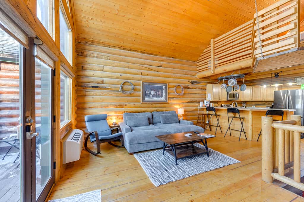 Jackson Condo w/ Fireplace < Half Mi to Snow King!