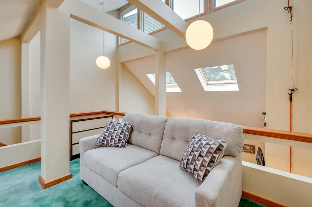Cozy Bretton Woods Ski-In/Ski-Out Condo w/ Deck!