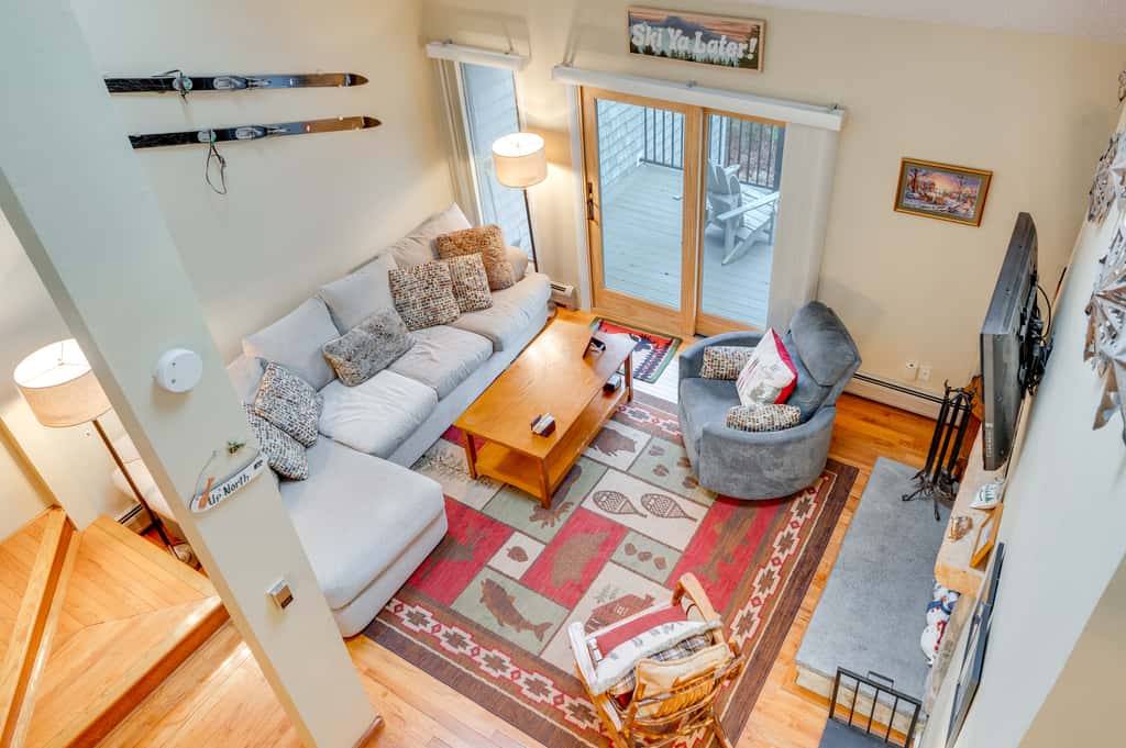 Cozy Bretton Woods Ski-In/Ski-Out Condo w/ Deck!