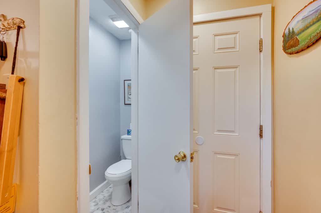 Cozy Bretton Woods Ski-In/Ski-Out Condo w/ Deck!