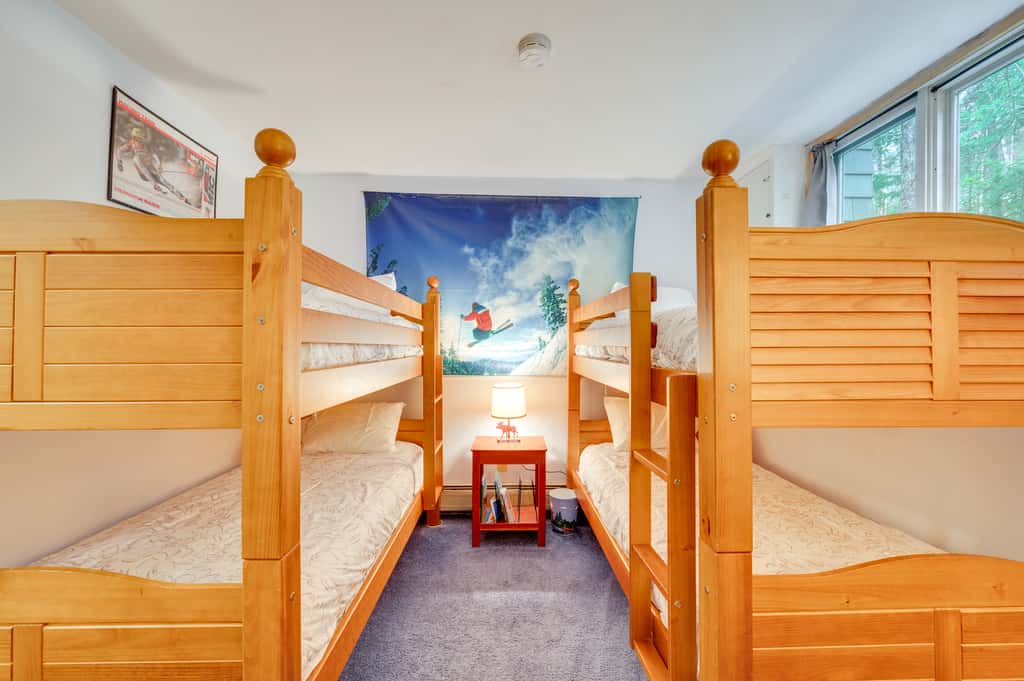 Cozy Bretton Woods Ski-In/Ski-Out Condo w/ Deck!