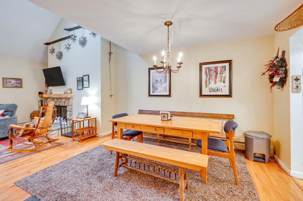 Cozy Bretton Woods Ski-In/Ski-Out Condo w/ Deck!