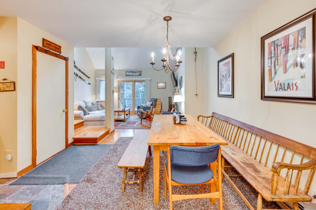 Cozy Bretton Woods Ski-In/Ski-Out Condo w/ Deck!