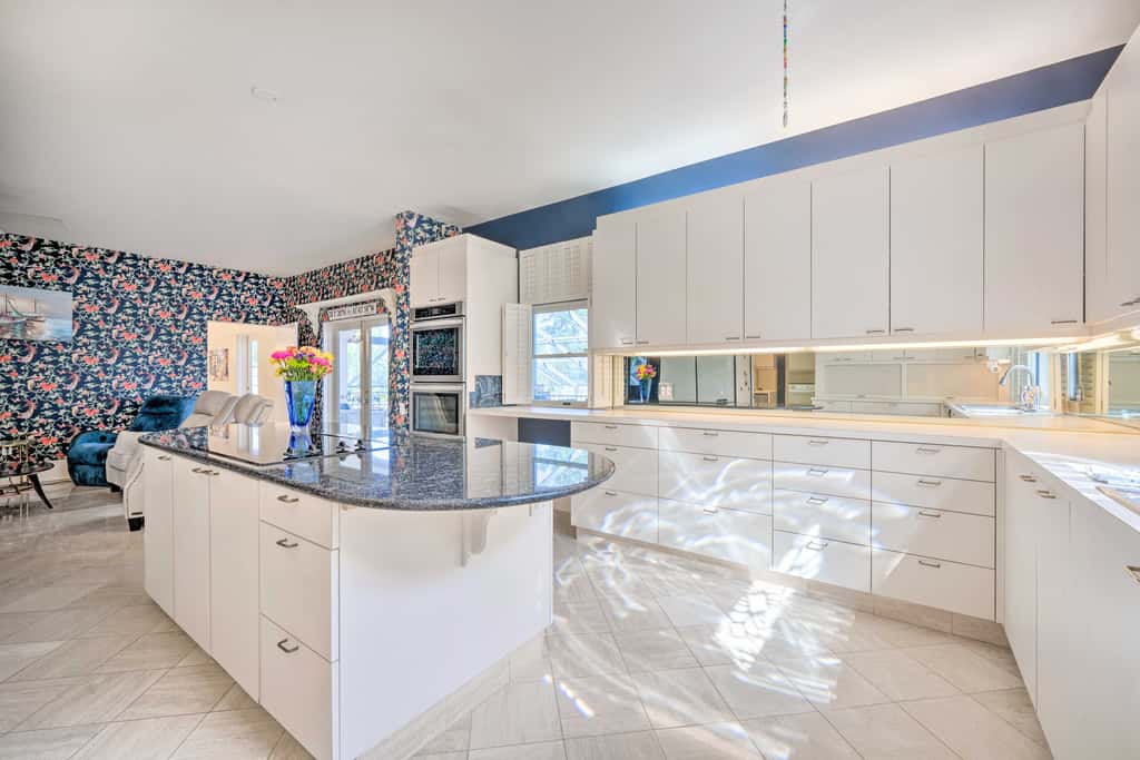 Lanai & Pool: Elegant Villa in Winter Haven!