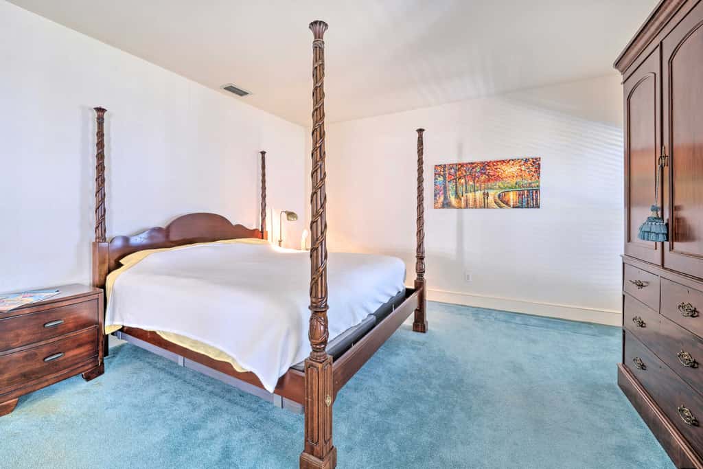 Lanai & Pool: Elegant Villa in Winter Haven!