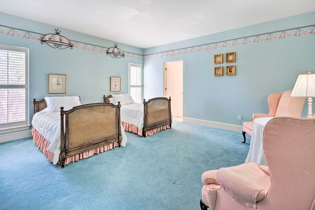 Lanai & Pool: Elegant Villa in Winter Haven!