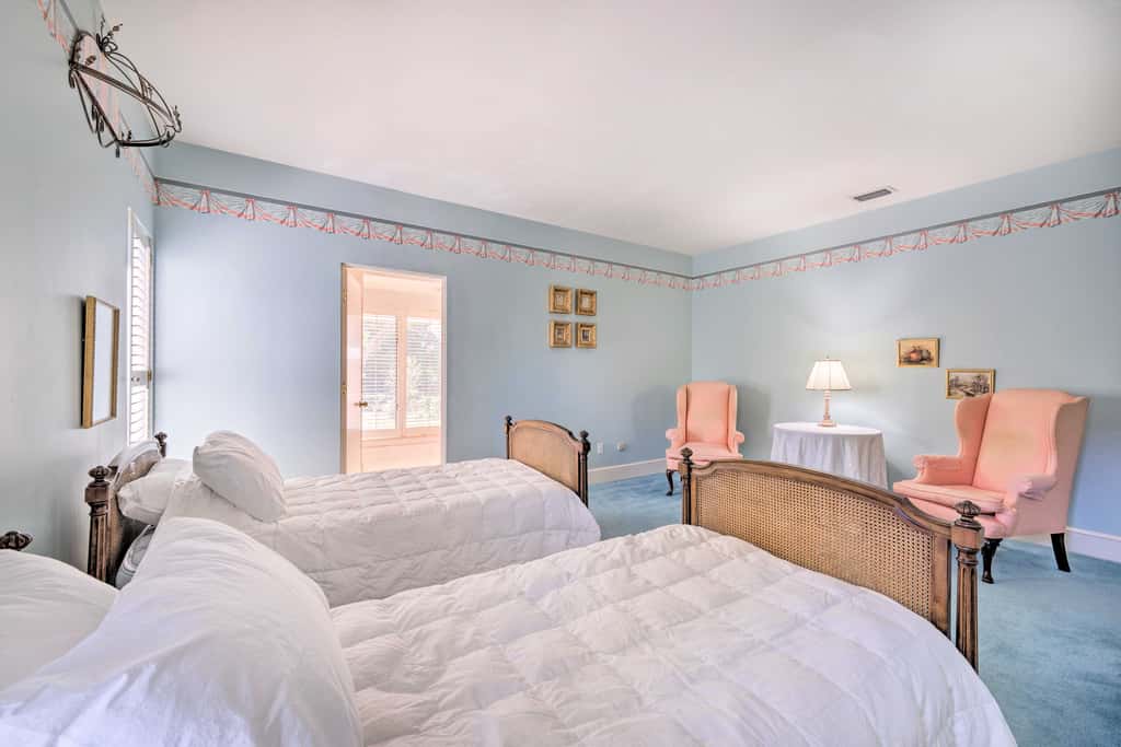 Lanai & Pool: Elegant Villa in Winter Haven!