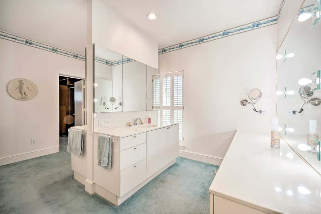 Lanai & Pool: Elegant Villa in Winter Haven!