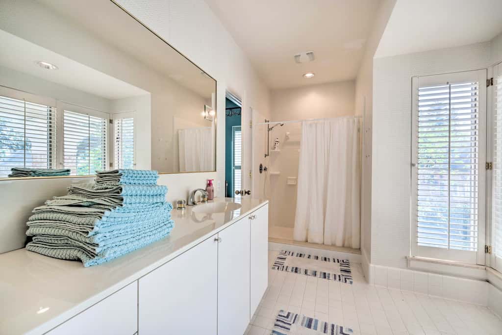 Lanai & Pool: Elegant Villa in Winter Haven!
