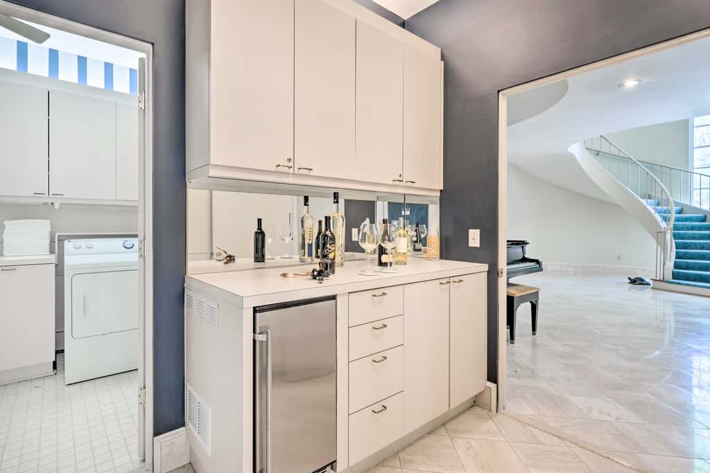 Lanai & Pool: Elegant Villa in Winter Haven!