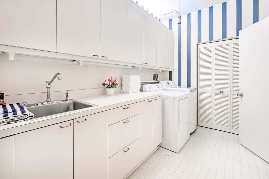 Lanai & Pool: Elegant Villa in Winter Haven!